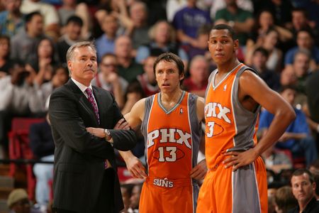 队员间通过 队员间通过